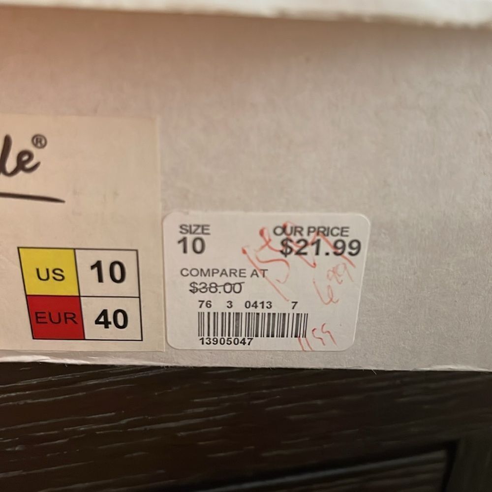 Anne Michelle Women's Snakeskin Pumps - Picture 9 of 9